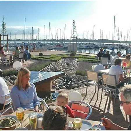 Hausboot Floating 44 In - Boot 2 Laboe